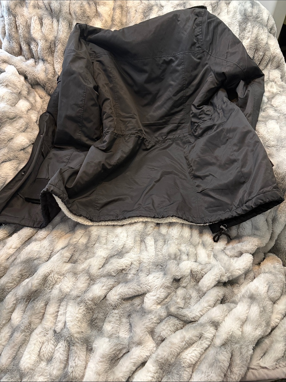 Levi's Black Hooded Puffer Coat with Faux Fur Trim Women’s - Picture 5 of 6